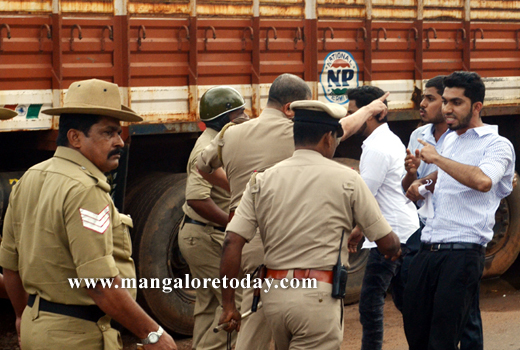 Protesting CFI students lathi-charged 1